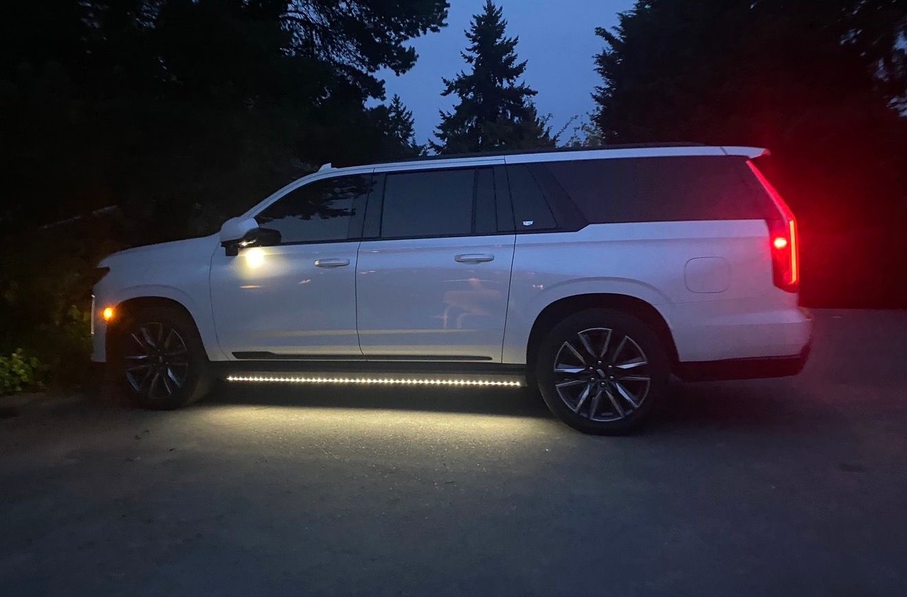 Used 2021 Cadillac Escalade ESV Sport w/ Driver Assist Tech Package AWD/4WD image 2
