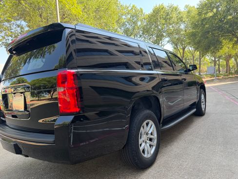 Used 2017 Chevrolet Suburban LT RWD image 11