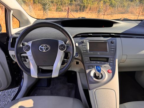 Used 2013 Toyota Prius Four FWD image 13