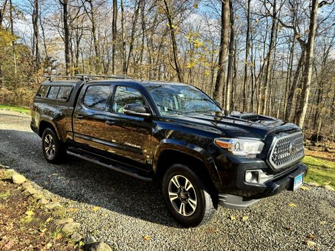 Used 2019 Toyota Tacoma TRD Sport image 1