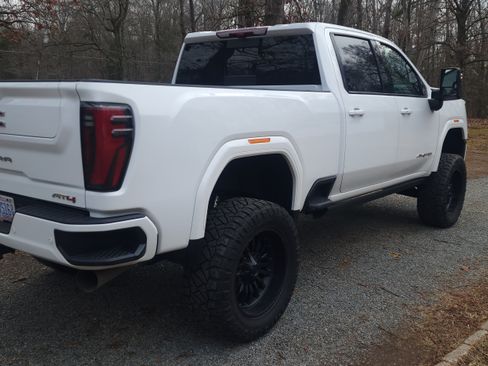 Used 2024 GMC Sierra 2500 AT4 w/ AT4 Premium Plus Package image 6