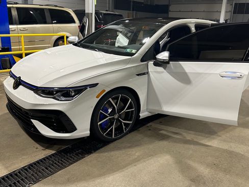 Used 2023 Volkswagen Golf R image 10