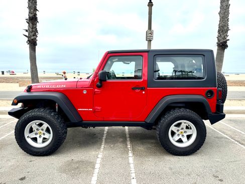 Used 2009 Jeep Wrangler Rubicon w/ Dual Top Group AWD/4WD image 11