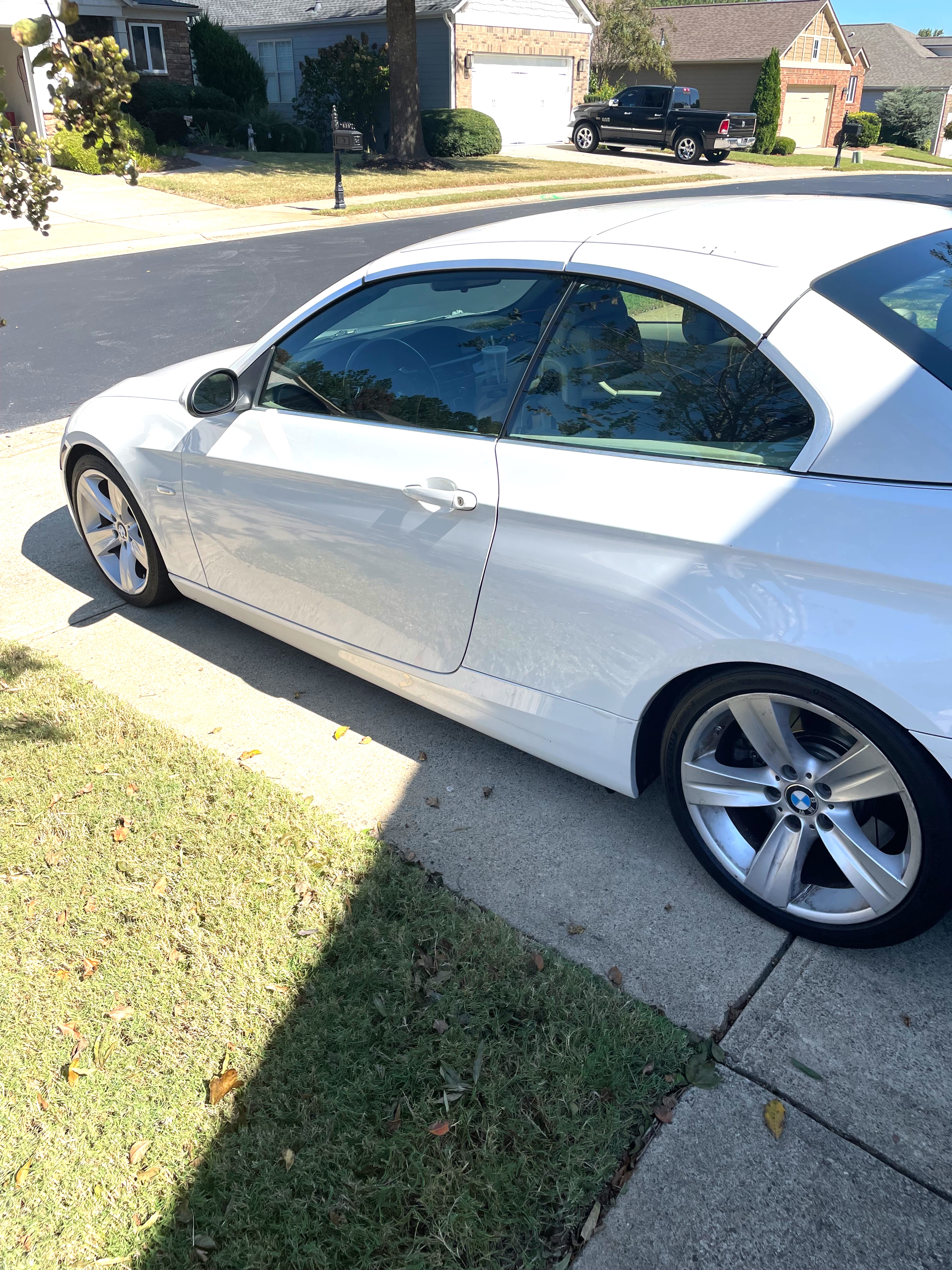 Used 2009 BMW 335i Convertible RWD image 4