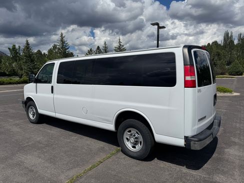 Used 2017 Chevrolet Express 3500 LT w/ LT Preferred Equipment Group RWD image 4