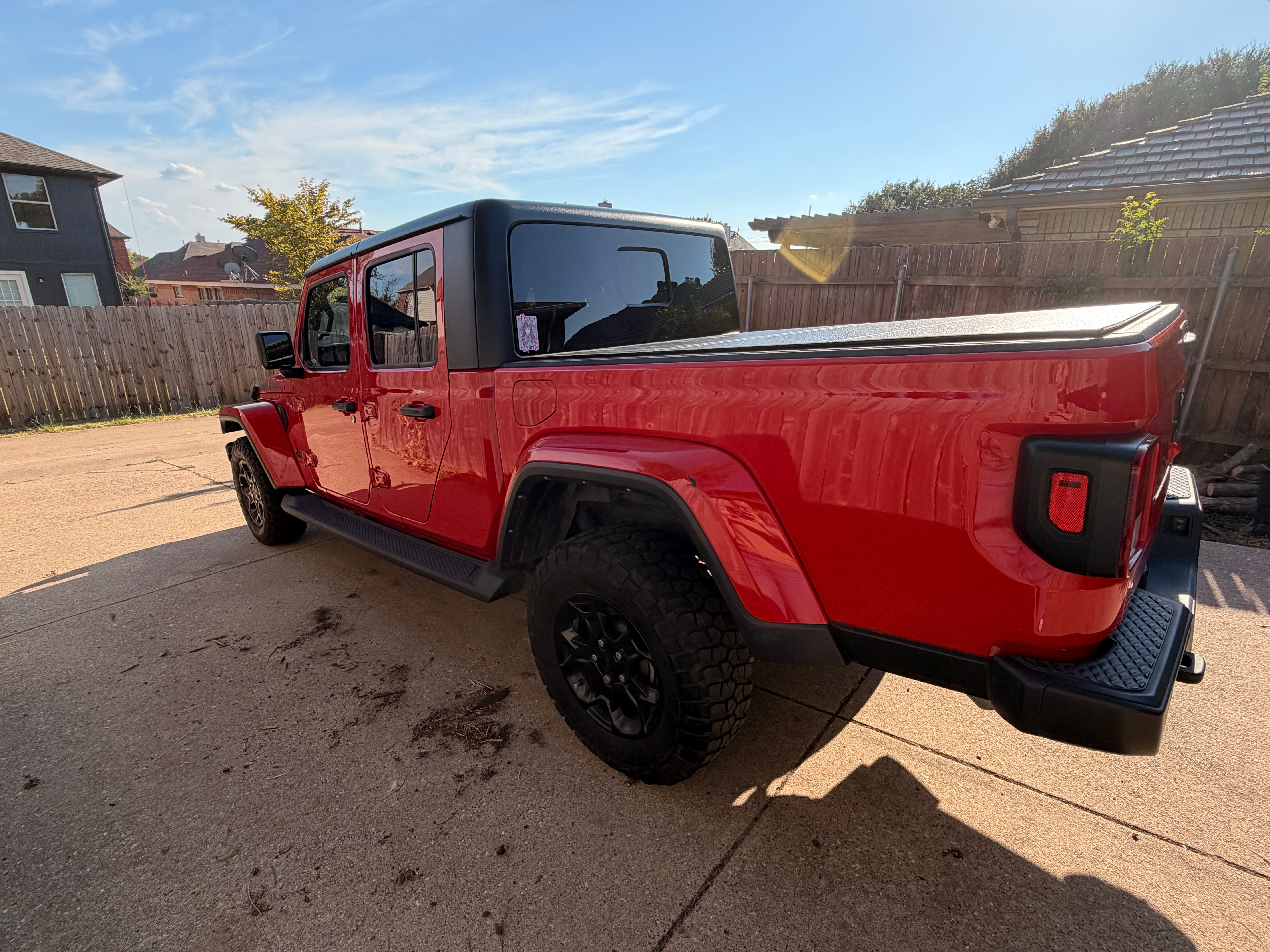 Used 2023 Jeep Gladiator Sport AWD/4WD image 2