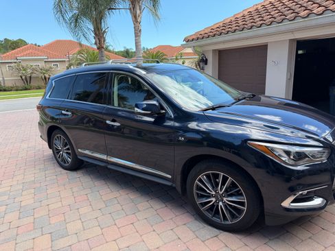 Used 2019 INFINITI QX60 Luxe w/ Sensory Package FWD image 4