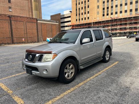 Used 2008 Nissan Pathfinder SE w/ Premium Pkg image 1
