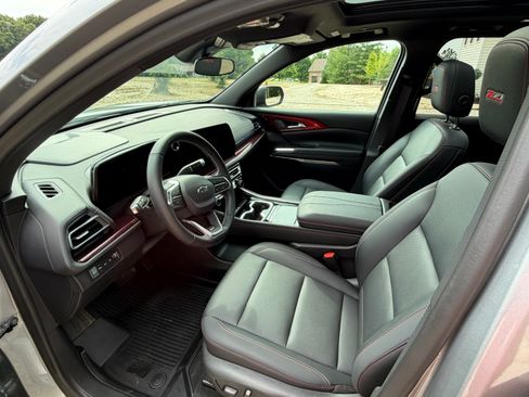Used 2025 Chevrolet Traverse Z71 w/ Driver Confidence Package AWD/4WD image 11