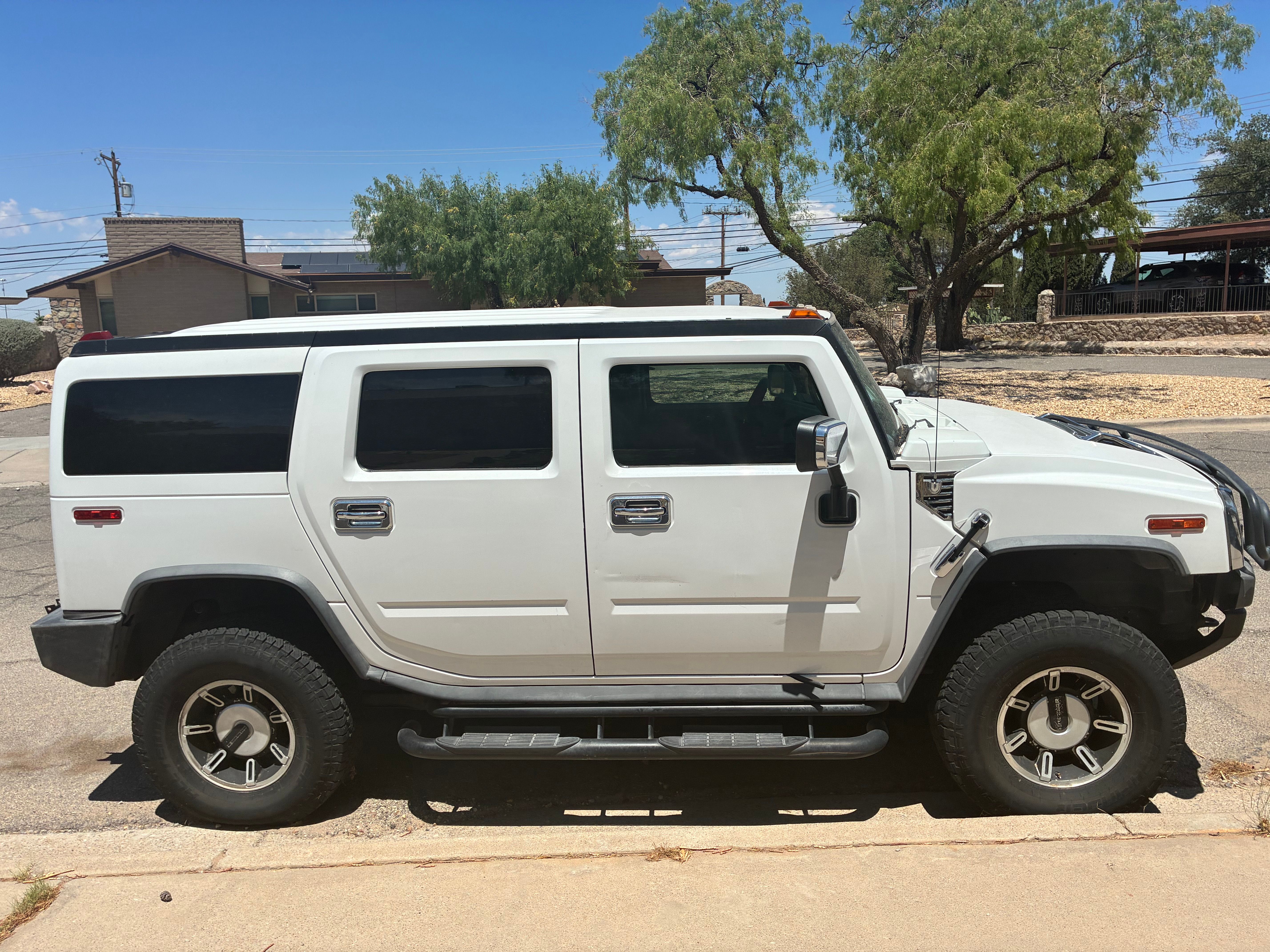 Used 2004 HUMMER H2 w/ Preferred Equipment Group AWD/4WD image 2