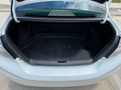 Used 2014 Honda Civic Hybrid Sedan image 16