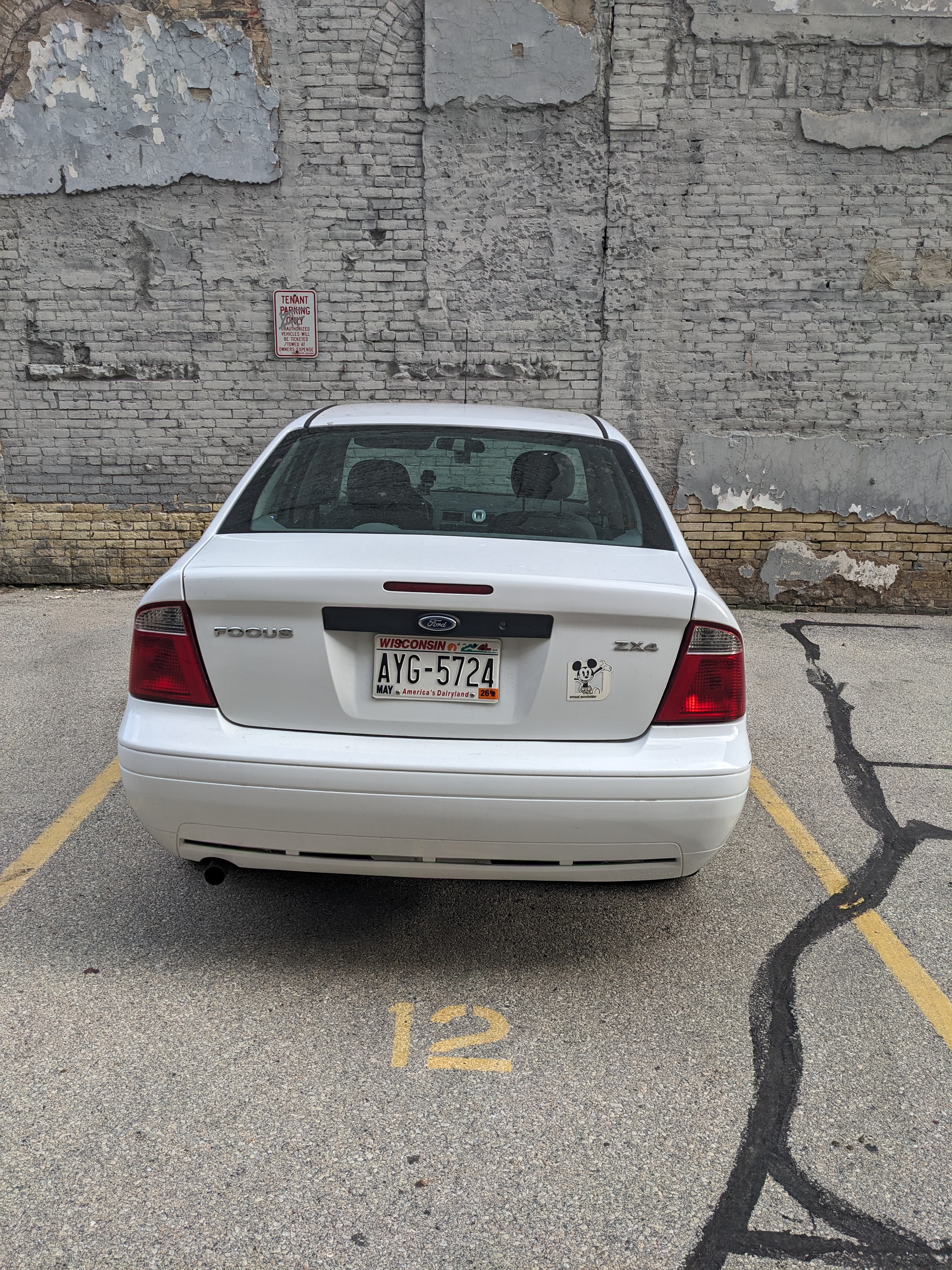 Used 2005 Ford Focus SE FWD image 2