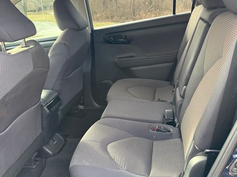 Used 2020 Toyota Highlander LE image 10