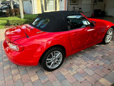 Used 2015 MAZDA MX-5 Miata Sport w/ Convenience Package image 5