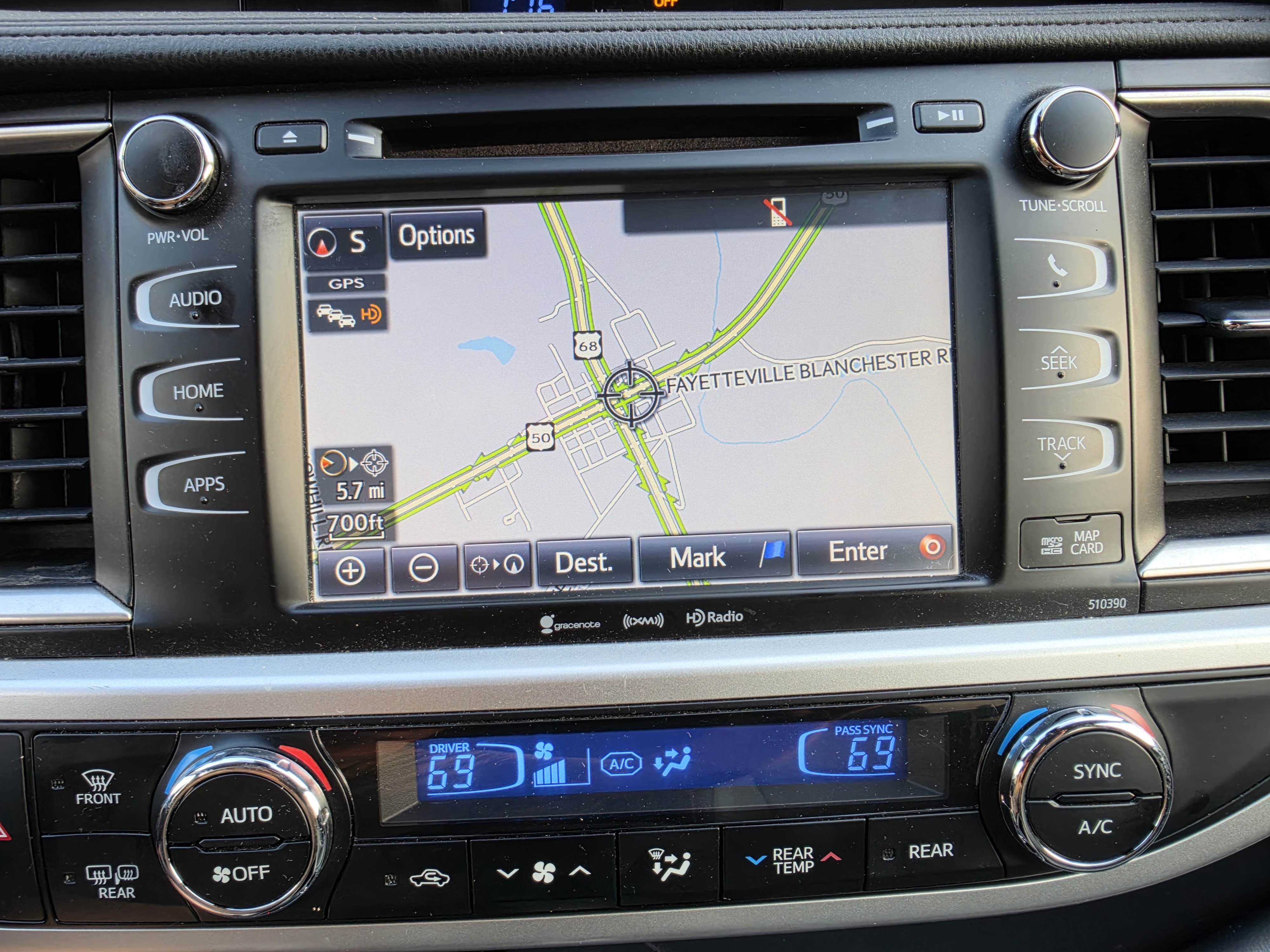 Used 2019 Toyota Highlander XLE AWD/4WD image 15