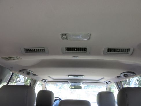 Used 2003 Toyota Land Cruiser AWD/4WD image 14