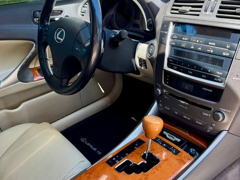 Used 2009 Lexus IS 250 AWD w/ Premium Pkg image 11