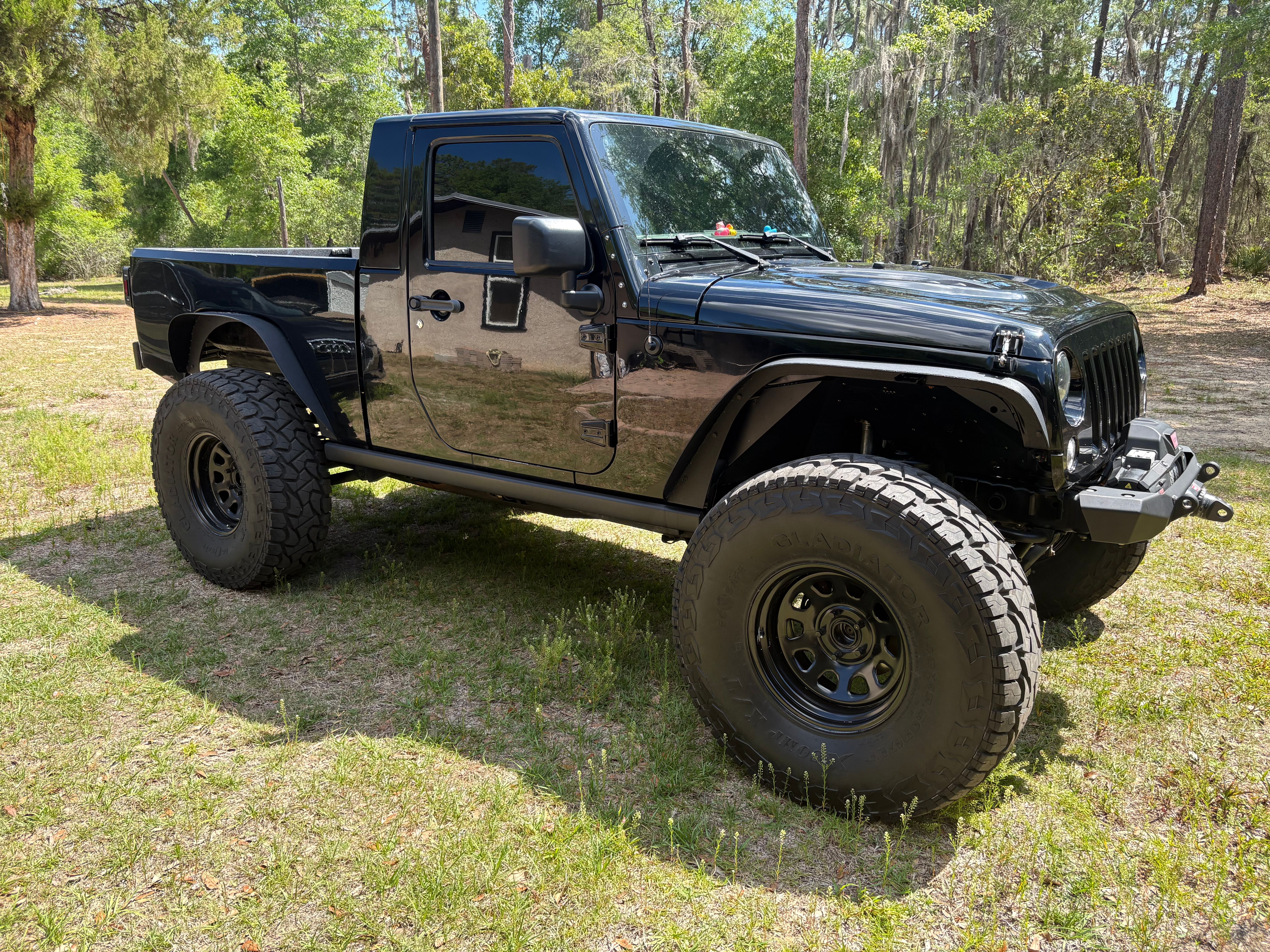 Used 2017 Jeep Wrangler Unlimited Sport w/ Connectivity Group AWD/4WD image 2