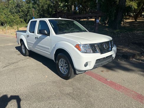 Used 2017 Nissan Frontier SV RWD image 5