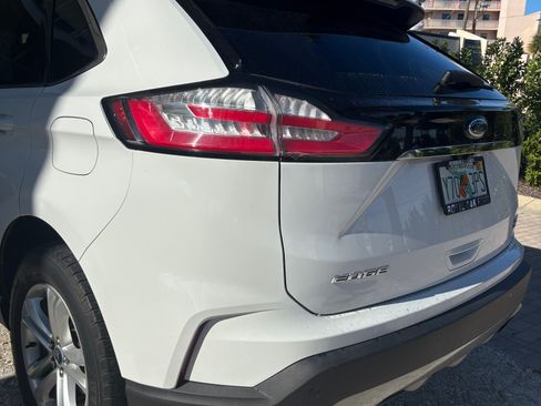 Used 2020 Ford Edge SEL w/ Cold Weather Package image 4