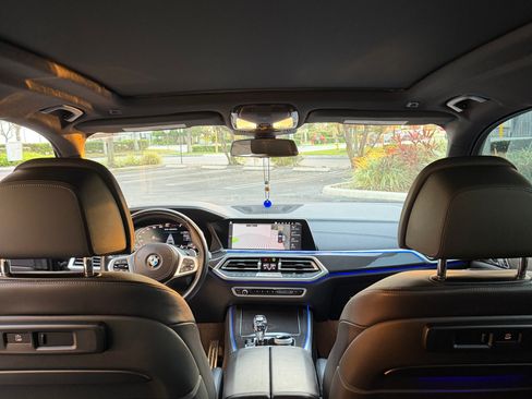 Used 2021 BMW X5 M50i w/ Executive Package image 24