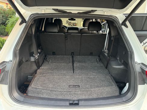 Used 2018 Volkswagen Tiguan SEL Premium w/ R-Line Package image 12