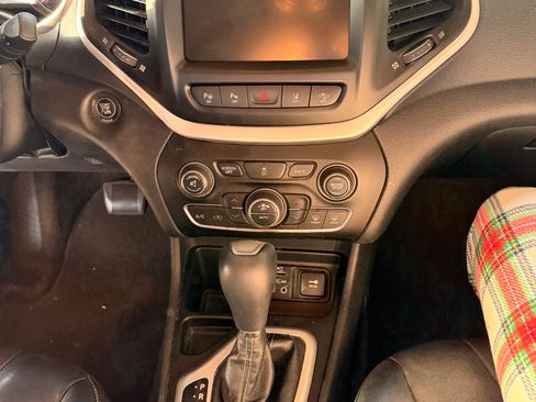 Used 2014 Jeep Cherokee Limited w/ Technology Group image 8