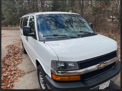 Used 2016 Chevrolet Express 3500 LT w/ LT Preferred Equipment Group image 2