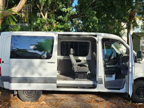 Used 2011 Mercedes-Benz Sprinter 2500 image 8