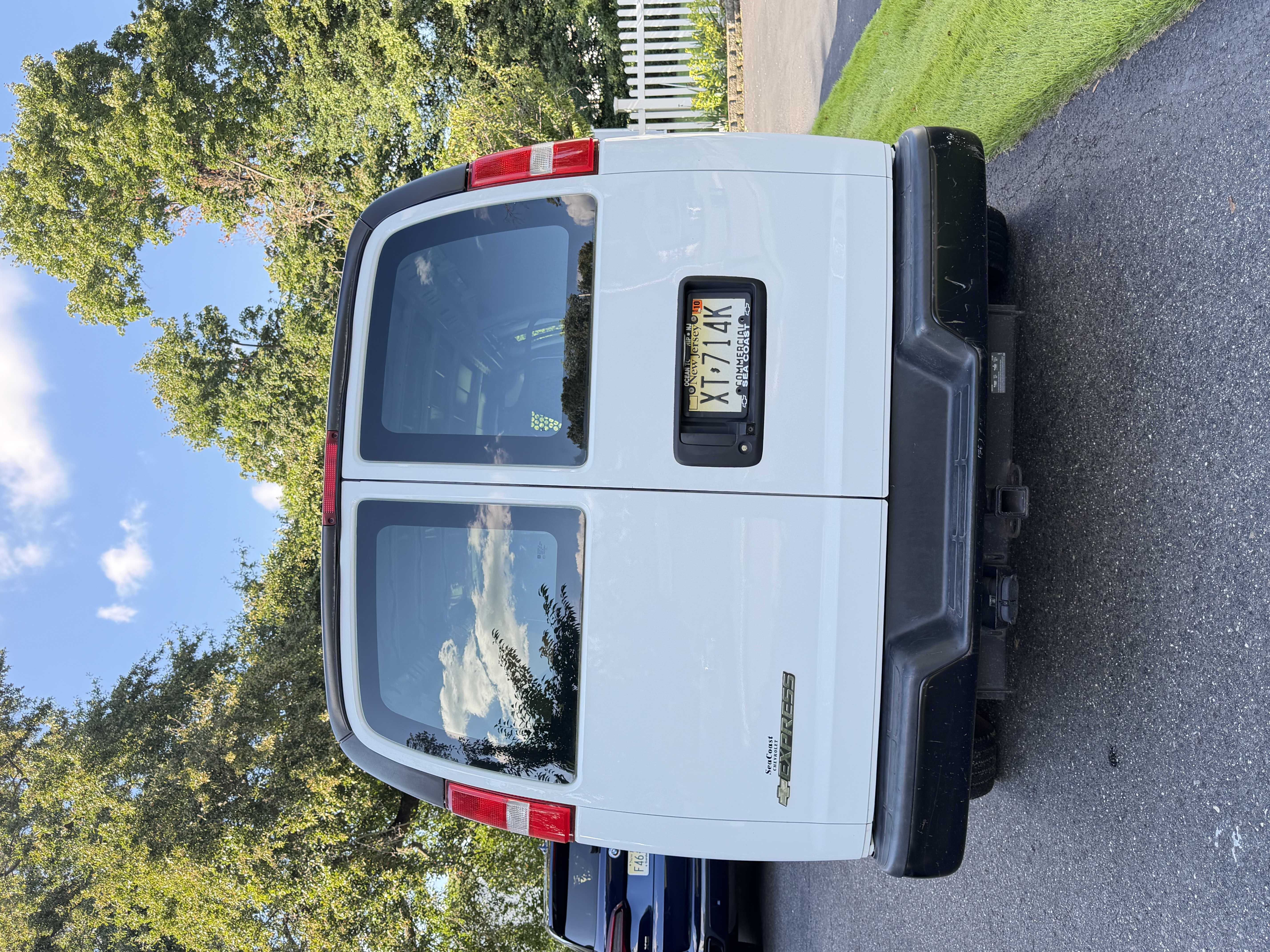 Used 2019 Chevrolet Express 3500 Extended w/ Driver Convenience Package RWD image 5