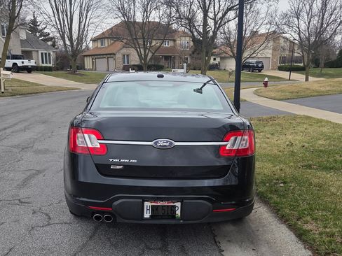 Used 2011 Ford Taurus SE image 4