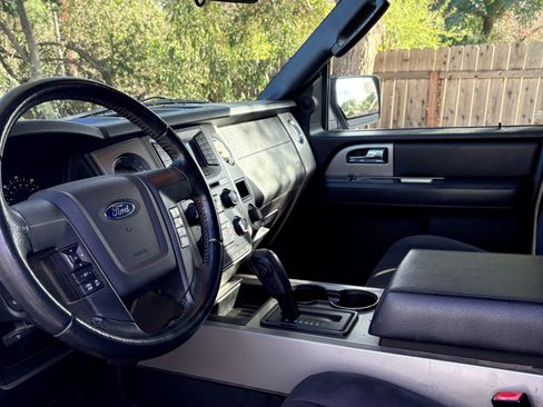 Used 2017 Ford Expedition XLT image 11
