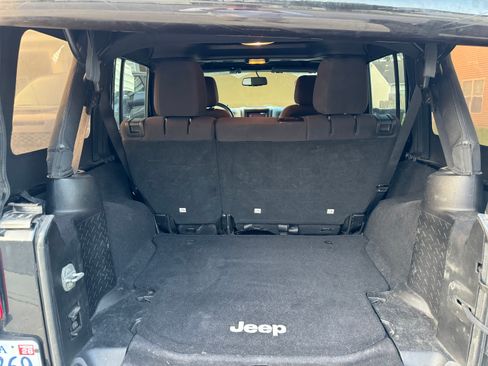 Used 2013 Jeep Wrangler Unlimited Sport image 11