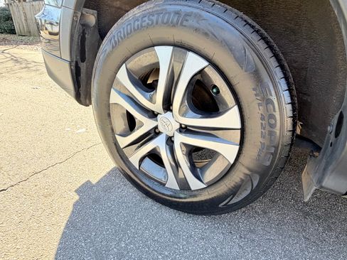 Used 2016 Toyota RAV4 LE image 11