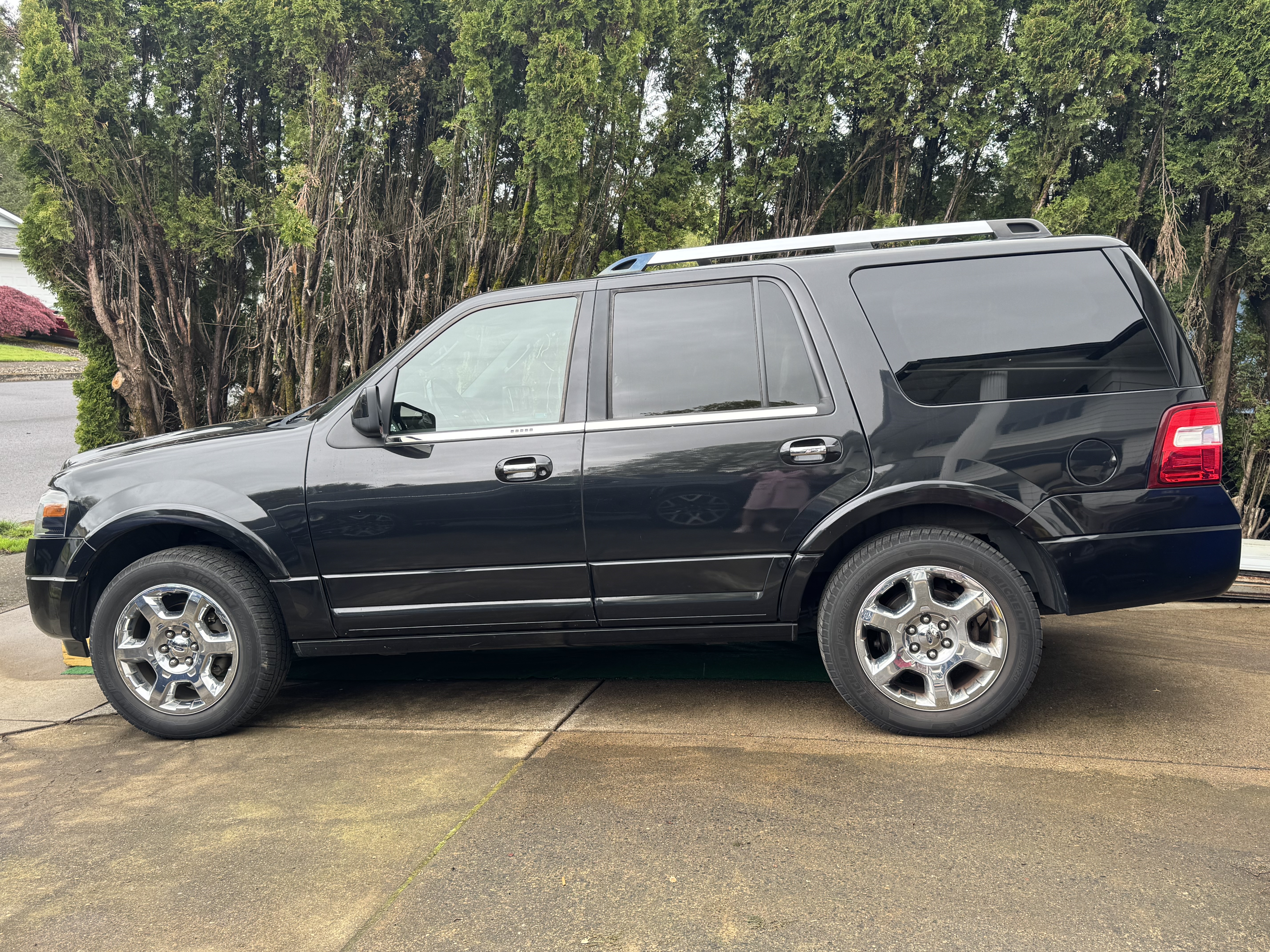 Used 2013 Ford Expedition Limited AWD/4WD image 1
