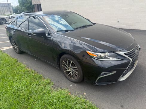 Used 2017 Lexus ES 350 w/ Luxury Package FWD image 5