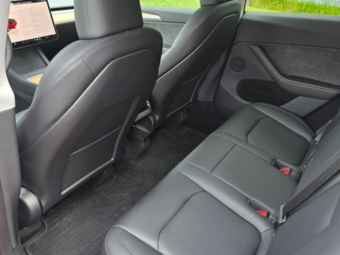 Used 2023 Tesla Model Y AWD image 19