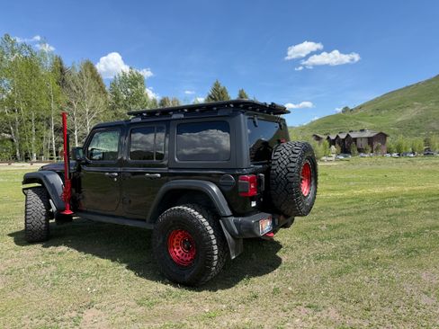 Used 2019 Jeep Wrangler Unlimited Rubicon image 2