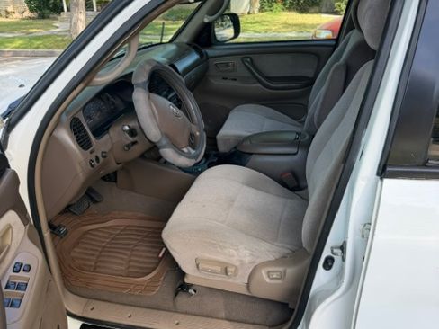 Used 2003 Toyota Sequoia SR5 w/ Convenience Pkg RWD image 9