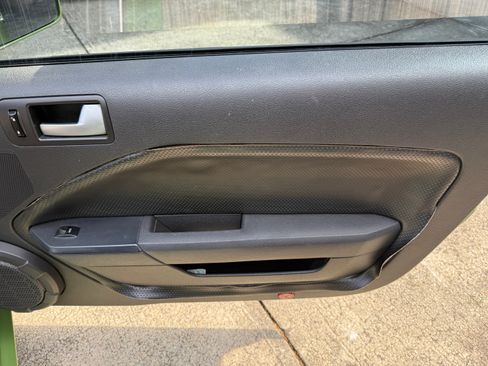 Used 2006 Ford Mustang GT Premium image 12