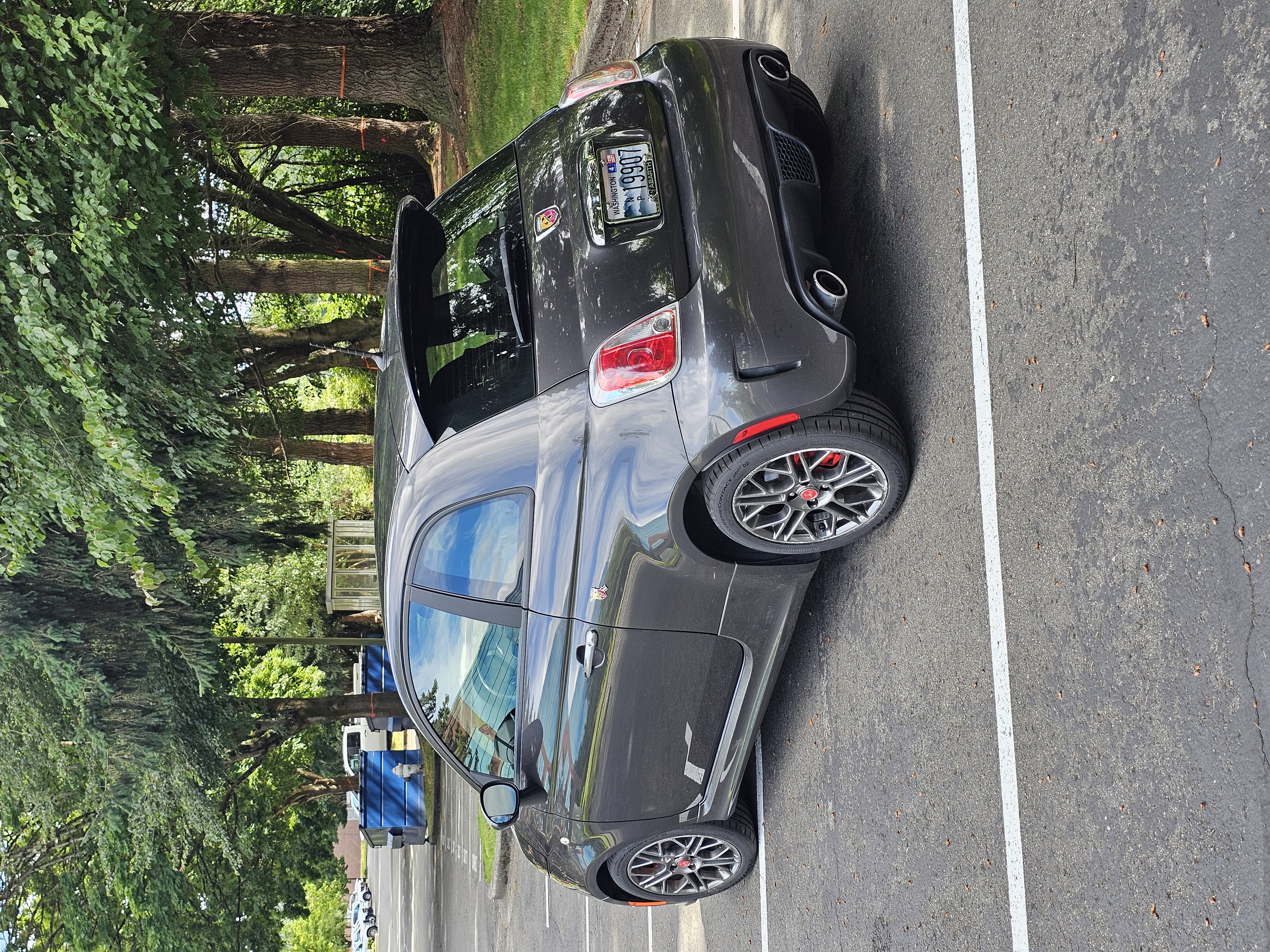 Used 2015 FIAT 500 Abarth FWD image 2
