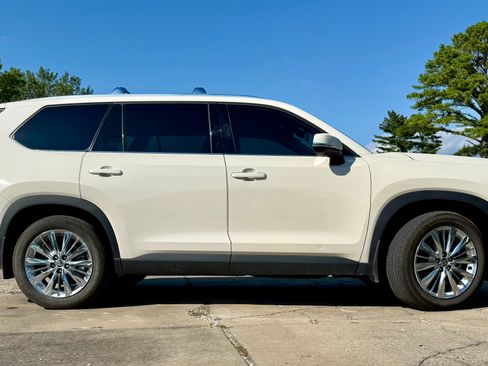 Used 2024 Toyota Grand Highlander AWD image 6