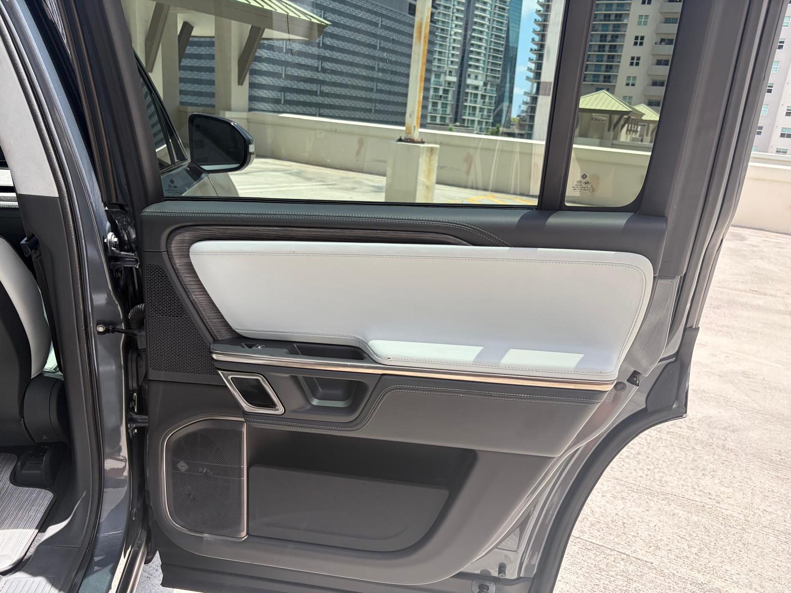 Used 2023 Rivian R1S Launch Edition Quad AWD/4WD image 17