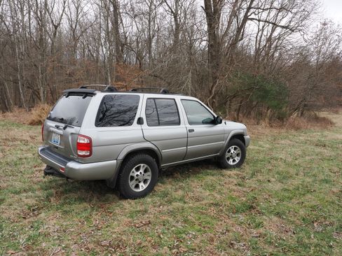 Used 2001 Nissan Pathfinder SE image 8