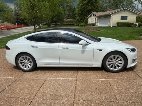 Used 2017 Tesla Model S 90D AWD/4WD image 2