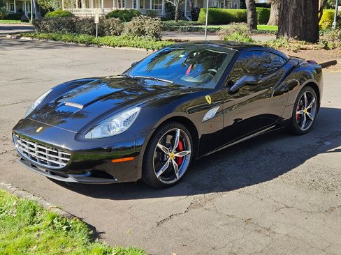 Used 2014 Ferrari California image 8