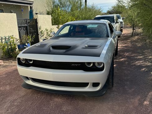 Used 2016 Dodge Challenger SRT Hellcat RWD image 1