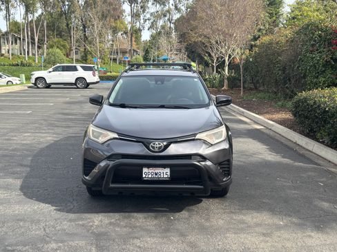 Used 2018 Toyota RAV4 LE image 2