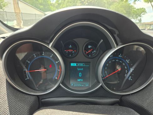 Used 2015 Chevrolet Cruze LT image 4