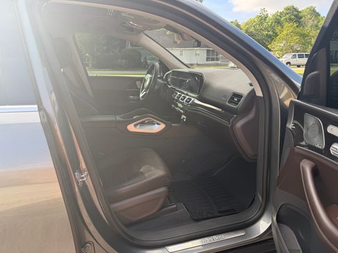 Used 2020 Mercedes-Benz GLS 450 4MATIC image 10